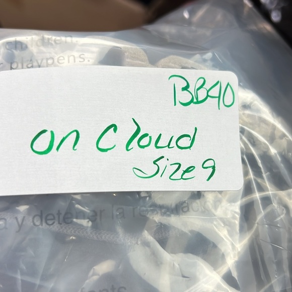 On Cloud Women's lightweight Lace Up Running Shoe size 9 - Picture 10 of 10